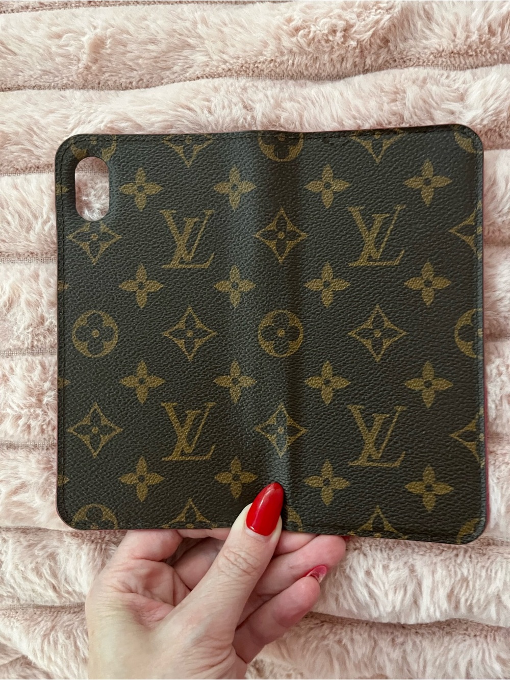 Louis Vuitton Monogram iPhone X / XS Folio Case Fuchsia M68685